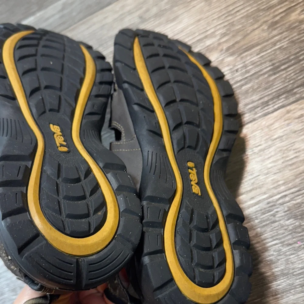 Teva men’s Sandals size 8 (s99)